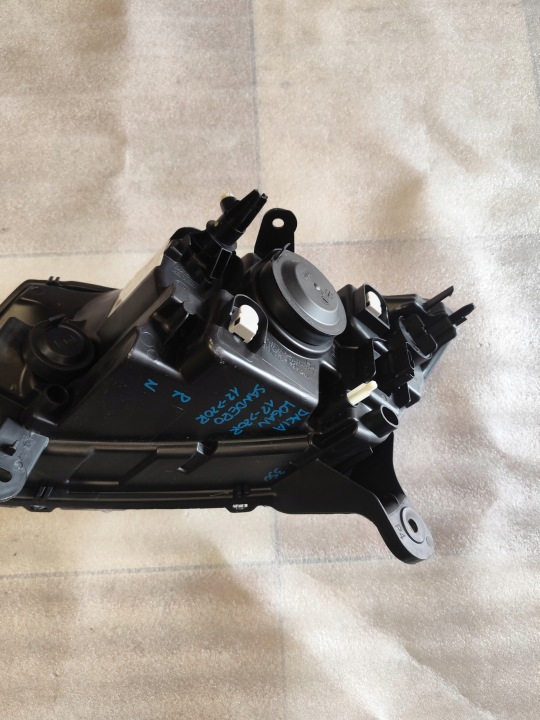 PROJECTEUR DROIT DACIA LOGAN SANDERO 2012-2020 NR ORIGINE 260105344R