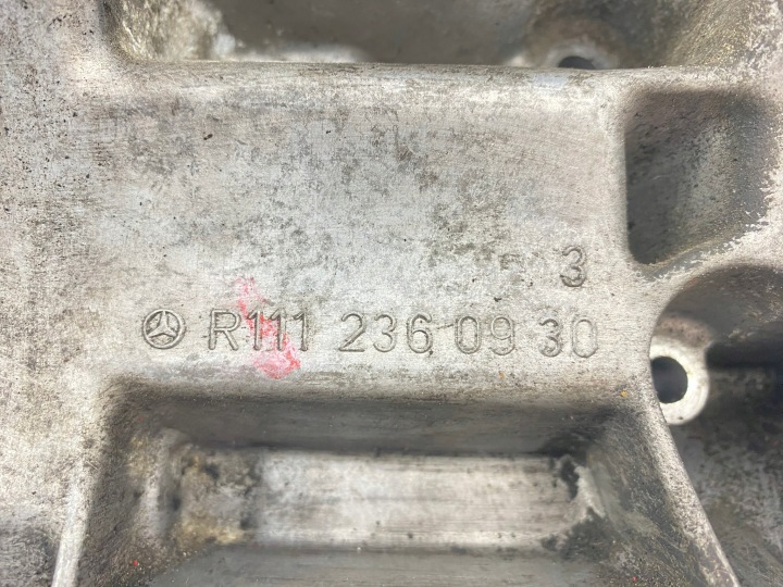POIGNÉE FIXATION MOTEUR MERCEDES W124 M111 E200 200E E220 220E 1112360930