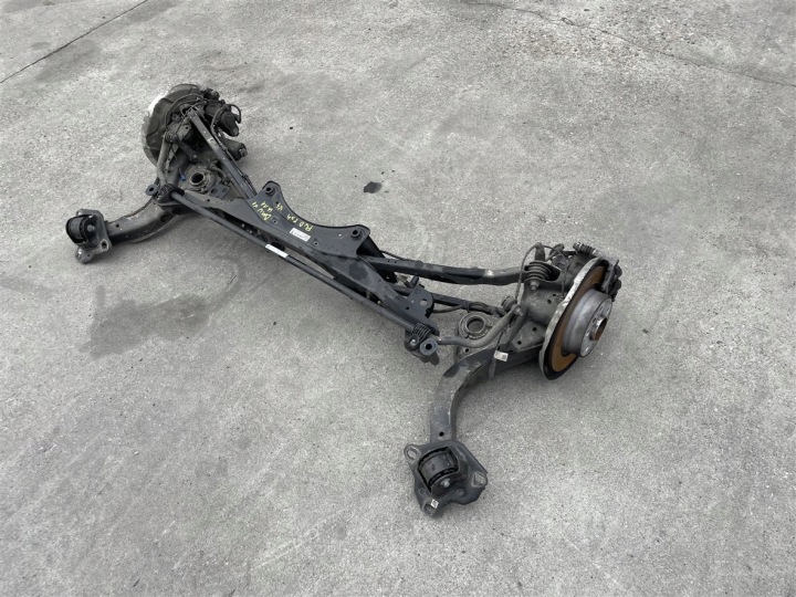 SUSPENSION ARRIÈRE POUTRE BRAS DE SUSPENSION ROTULE DE DIRECTION S-DRIVE FWD BMW X1 U11 22-