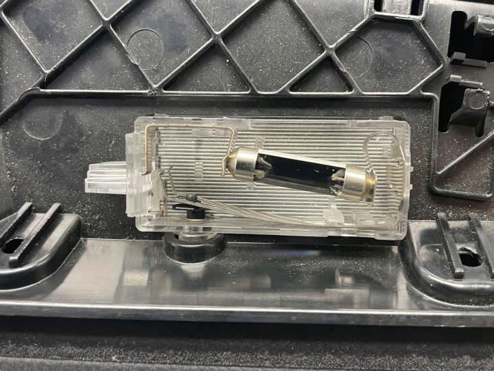 BMW E90 E91 BOÎTE À GANTS PASSAGER NOIR 7120408