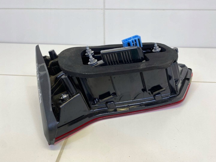 PHARE ARRIÈRE DANS COUVERCLE DE COFFRE DROITE CÔTÉ VOLKSWAGEN T-ROC 2019 2GA945094B