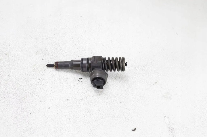 INJECTEUR VW TRANSPORTER V (T5) FURGON 070130073R 2.5L DIESEL 2004