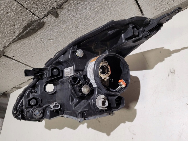PHARE DROITE AVANT SUZUKI BALENO II 16+ XÉNON LED CONVERTISSEUR ORIGINAL