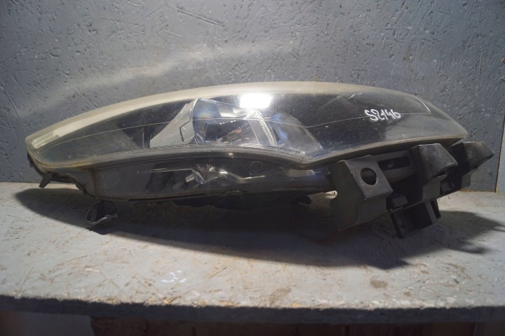 PHARE DROIT AVANT RENAULT SCENIC III (S2146)