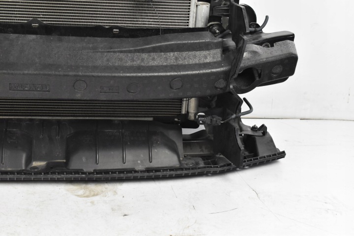 PANNEAU AVANT VENTILATEUR RADIATEURS TOYOTA YARIS III P13 1.33VVTI 2011-2014