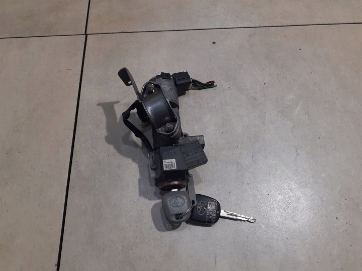CONTACTEUR D'ALLUMAGE 2 CV CLÉ INSERT TOYOTA AVENSIS T25 2.0 D4D N0501517/8 8978305010
