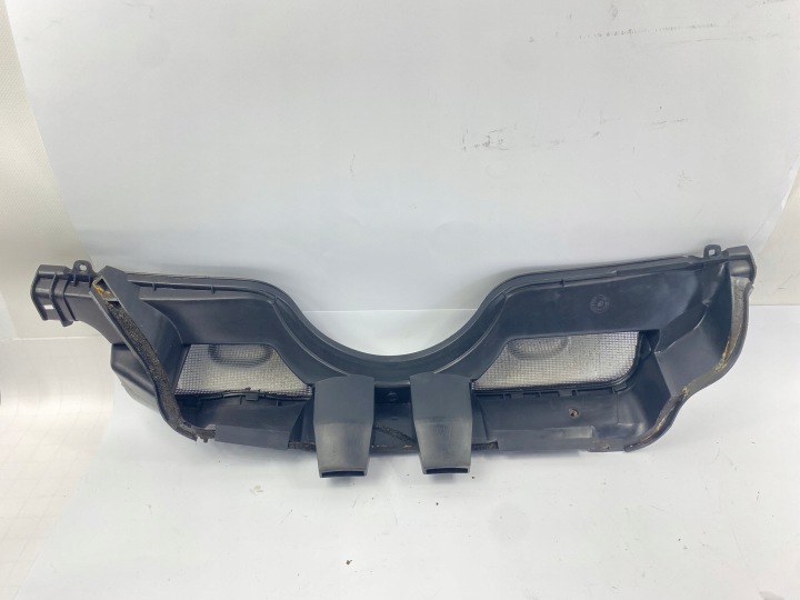 DOUBLURE DE PASSAGE DE ROUE CENTRAL PLASTIQUE PROTECTION ESSUIE-GLACES MERCEDES W124 1246203078