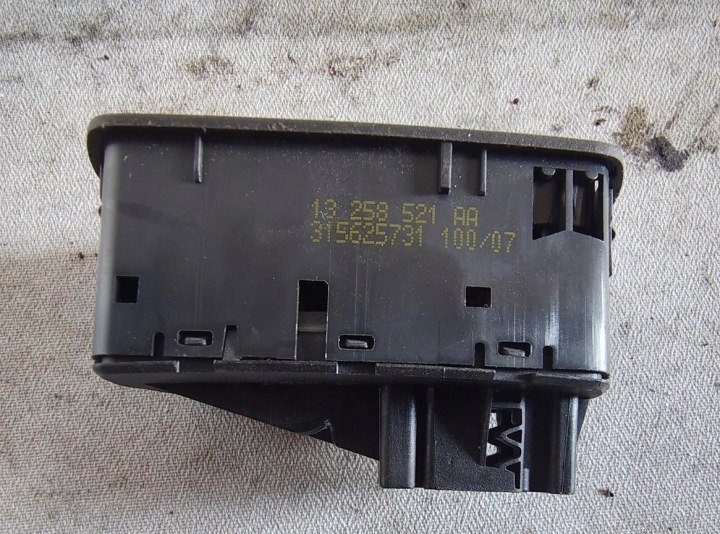 OPEL CORSA D 06- PANNEAU COMMUTATEUR VITRE 13258521AA