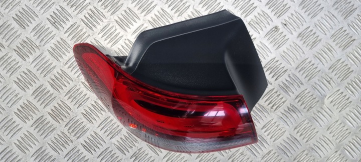 MERCEDES W247 PHARE GAUCHE GAUCHE ARRIÈRE ARRIÈRE DANS COUVERCLE DE COFFRE A2479062901