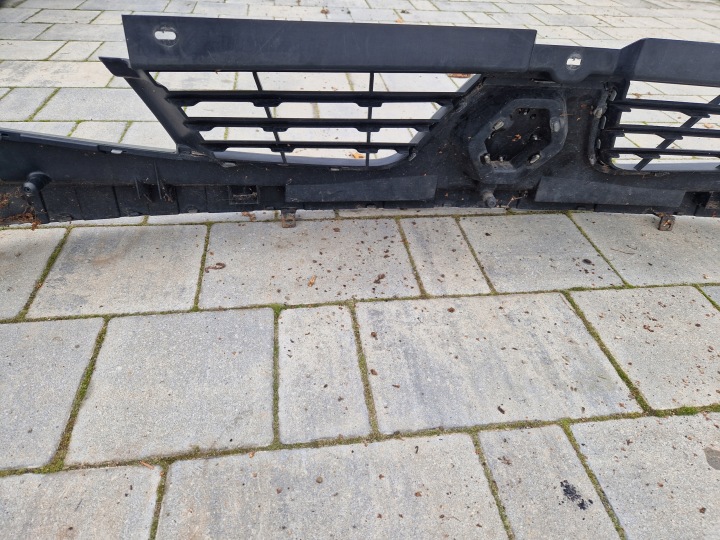PARE-CHOCS AVANT SUPÉRIEUR CALANDRE RENAULT TRAFIC II 93856152 623100251R