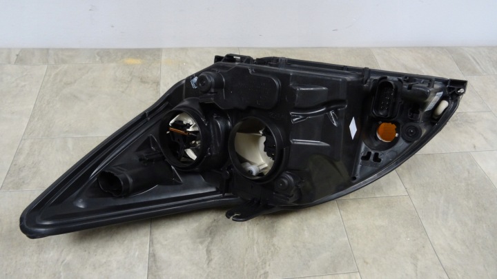 HELLA 1EE 354 257-041 PROJECTEUR