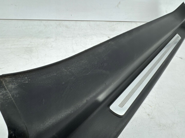MOULURE SEUIL GAUCHE AVANT AUDI TT 8J