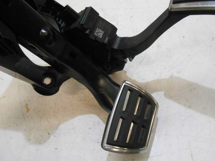 VOLKSWAGEN POLO 2G PÉDALE FREINS GAZ JEU COMME NOUVEAU 2Q1723058J 2Q1723503