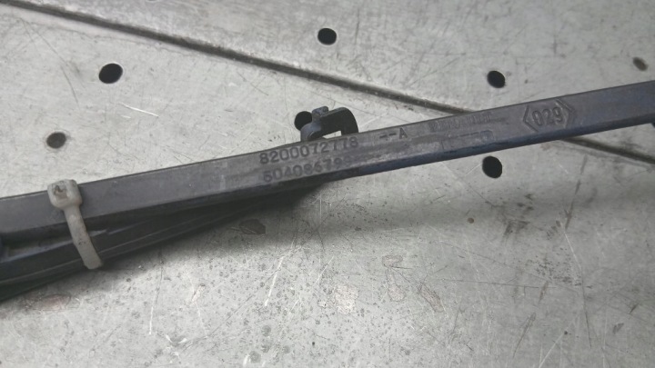 BRAS ESSUIE-GLACES IVECO DAILY 06R 504086799