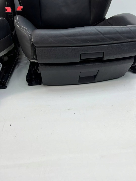 ENSEMBLE SIÈGES AVEC FLANCS RECARO GRZENE MÉMOIRE EUROPE CUIR BOÎTE À GANTS AUDI S5