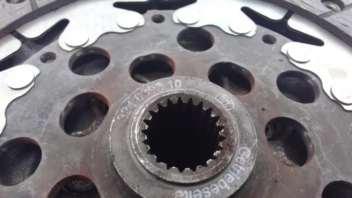RENAULT LAGUNA II 1.9 DCI EMBRAYAGE VOLANT BIMASSE LUK 324039310