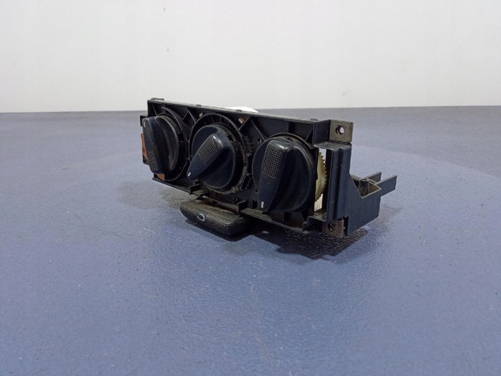 VW TRANSPORTER T4 LIFT 95-03 COMMUTATEUR CONDUIT D'AIR 1H0819045A