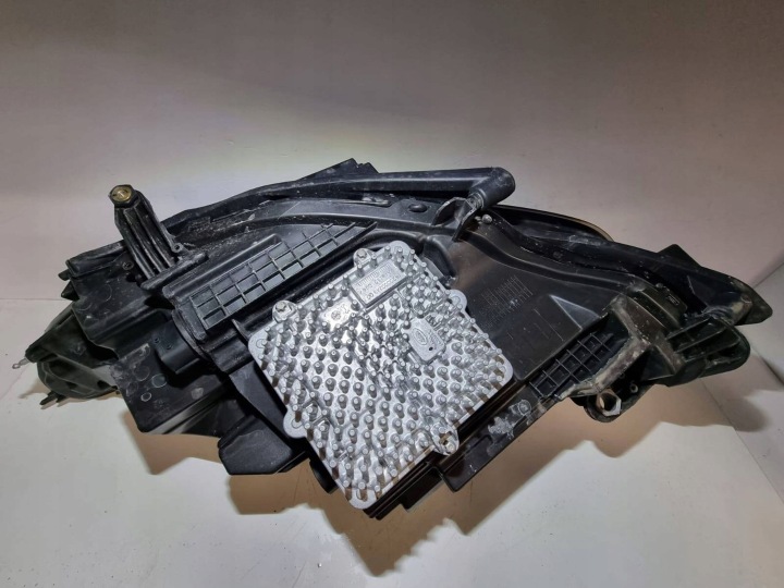 PROJECTEUR DROITE CÔTÉ LAND ROVER DISCOVERY SPORT 7213W029