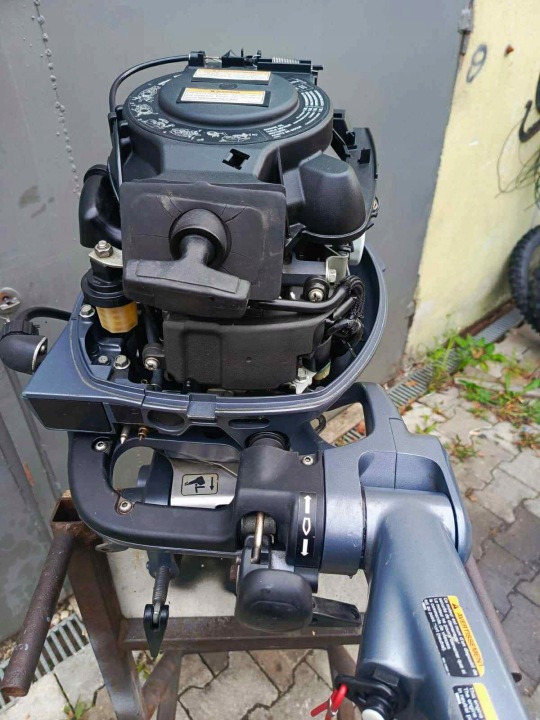 MOTEUR HORS-BORD YAMAHA 15KM, PIED GAUCHE RUMPEL CHARGEMENT