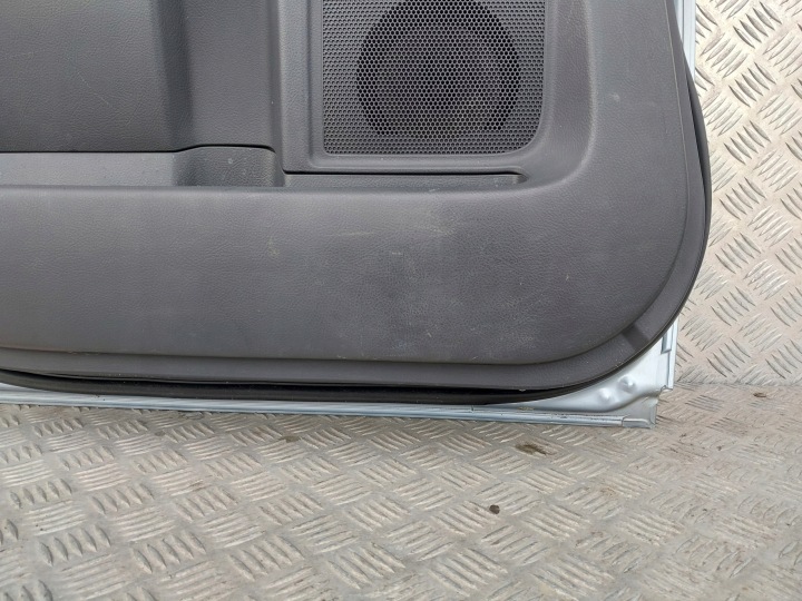 342. PORTES GAUCHE ARRIÈRE TOYOTA COROLLA VERSO II 8S1
