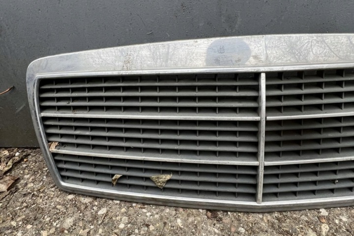 GRILLE AUDI 100 (5000) F135 DIESEL 2000
