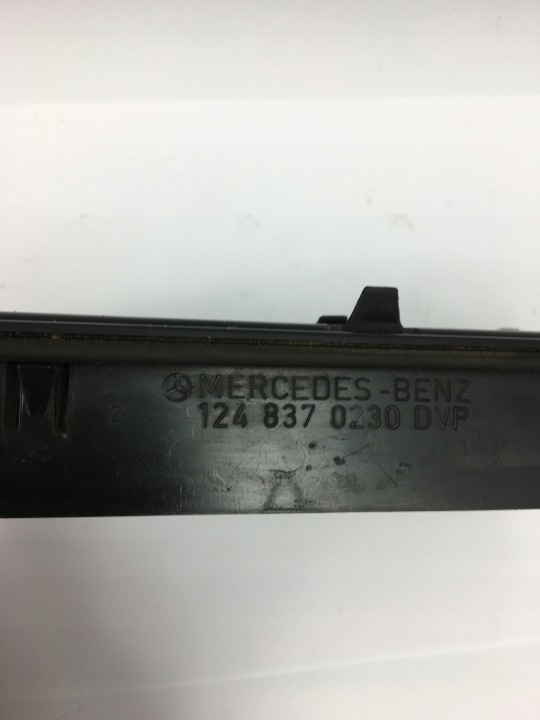GRILLE VENTILATION COUVERCLES DE COFFRE ADMISSION MERCEDES W124 1248370230 1248370242