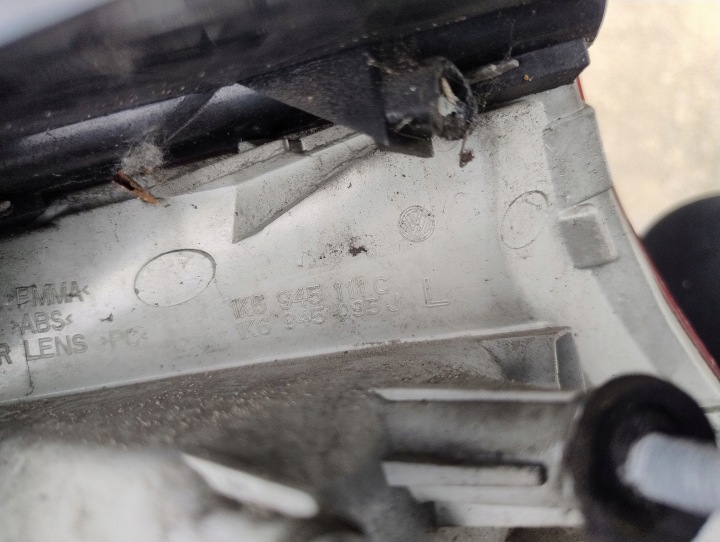 PHARE GAUCHE ARRIÈRE GAUCHE ARRIÈRE VOLKSWAGEN GOLF V 1K6945111C 1K6945095J