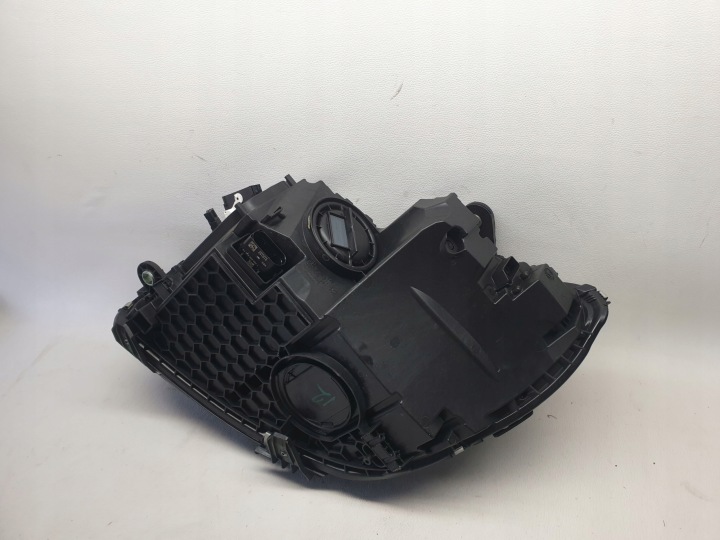 MERCEDES C-KLASA W206 LED HIGH PERFORMANCE PHARE DROIT AVANT A2069068204