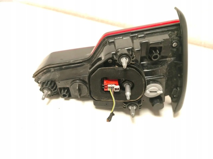 DROITE PHARE COUVERCLES DE COFFRE COUVERCLES DE COFFRE AUDI A4 (8W2, B9) 8W5945076A 2.0L DIESEL 140KW