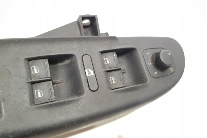 BOUTON COMMANDE VITRE GAUCHES AVANT PORTES VW PASSAT B6 (3C2) 1867179A