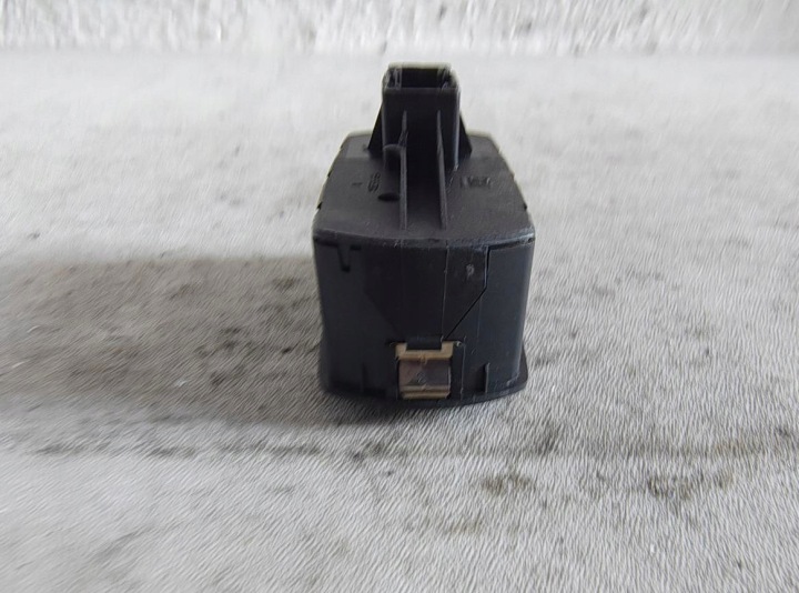 OPEL CORSA D 06- PANNEAU COMMUTATEUR VITRE 13258521AA
