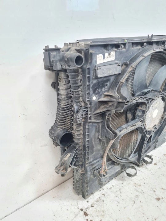 2011 VOLKSWAGEN AMAROK ENSEMBLE RADIATEURS 2H0121253A