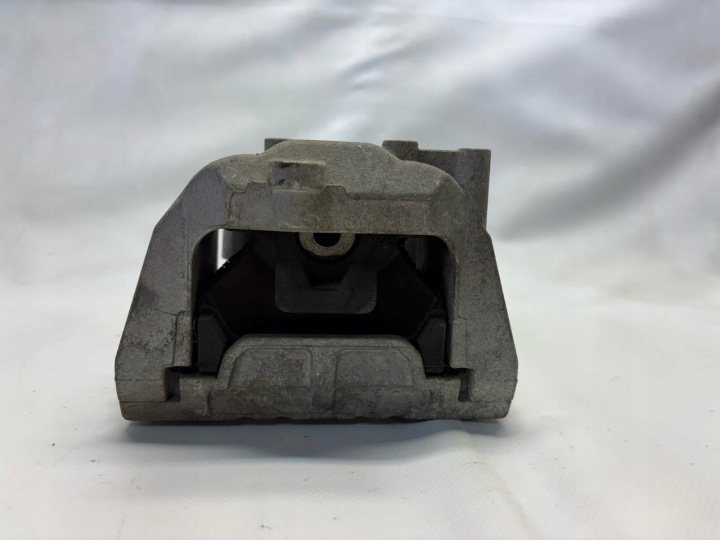 VW AUDI SKODA COUSSIN MOTEUR 1K0199262T