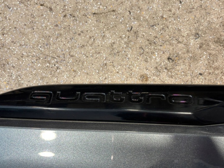 MOULURE PORTES ARRIÈRE CÔTÉ DROITE AUDI Q7 4M 4M0583970N