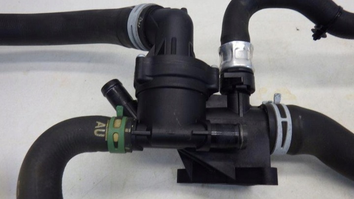 CHÂSSIS THERMOSTAT TUYAU TUYAU EAU MEGANE IV 1.6 BDCI 110618527R 215016584R