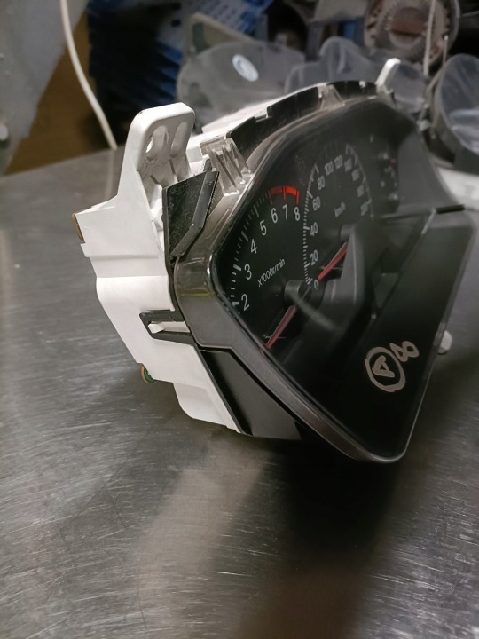 COMPTEUR MITSUBISHI LANCER MR550051 257-850
