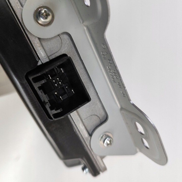 MERCEDES-BENZ AVEC C217 2015 CONVERTISSEUR TENSION MODULE CONVERTISSEURS