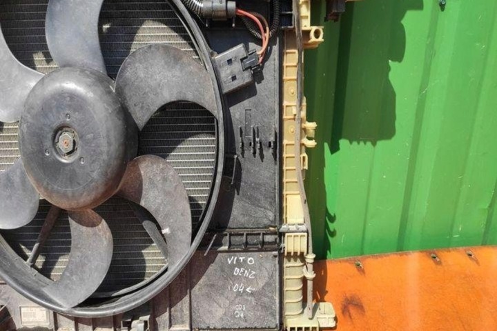 RADIATEUR EAU MERCEDES-BENZ V (638/2) 6385013401 2.0L GASOLINE 95KW 2003
