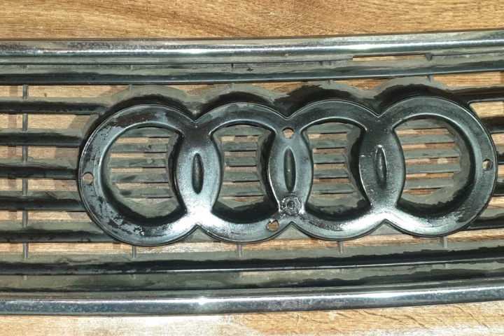 GRILLE AUDI 100 (4A, C4) 4A0853651 2.3L GASOLINE 98KW 1991