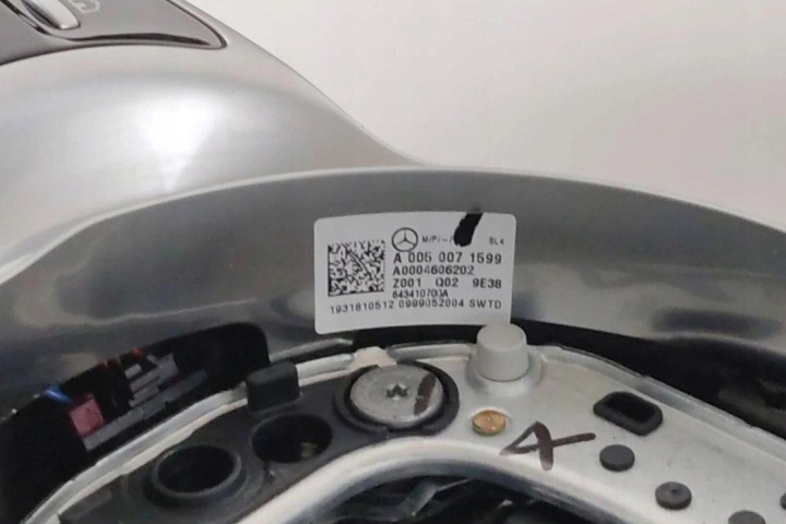 VOLANT MERCEDES-BENZ E (W211) A0050071599 1.11L DIESEL 2020