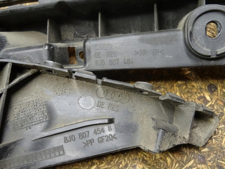 AUDI TT 8J GLISSIÈRES FIXATION PARE-CHOCS DROIT GAUCHE ARRIÈRE ENSEMBLE 8J0807484