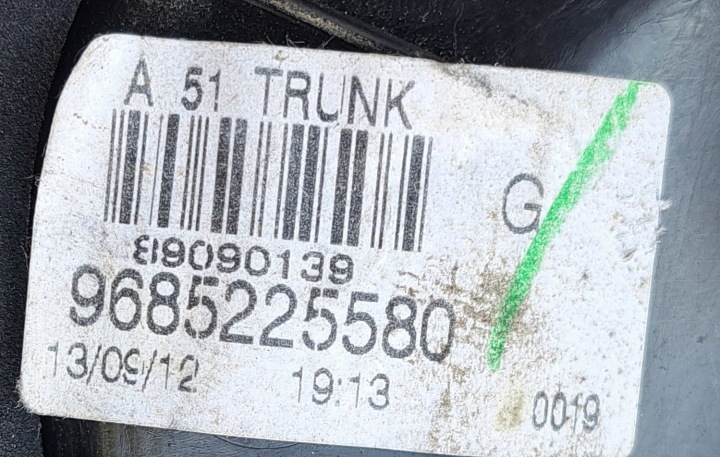PHARE ARRIÈRE GAUCHE DANS COUVERCLE DE COFFRE 9685225580 CITROEN C3 II 09-