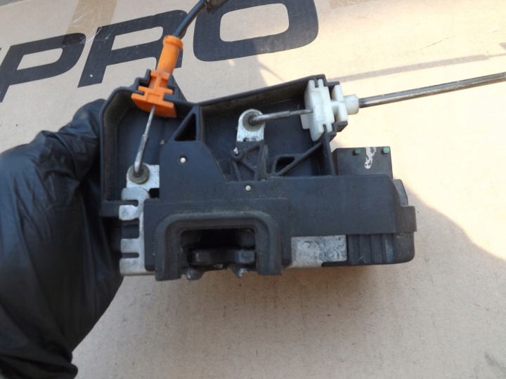 OPEL CORSA C SERRURE DE PORTE DROIT AVANT AVANT 24434881 EM