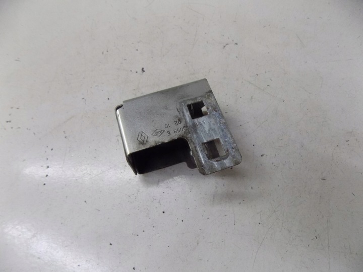 RENAULT SCENIC III SUPPORT FIXATION GAUCHE AVANT