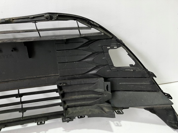 YARIS III LIFT GRILLE PARE-CHOCS CENTRALE GRILLE