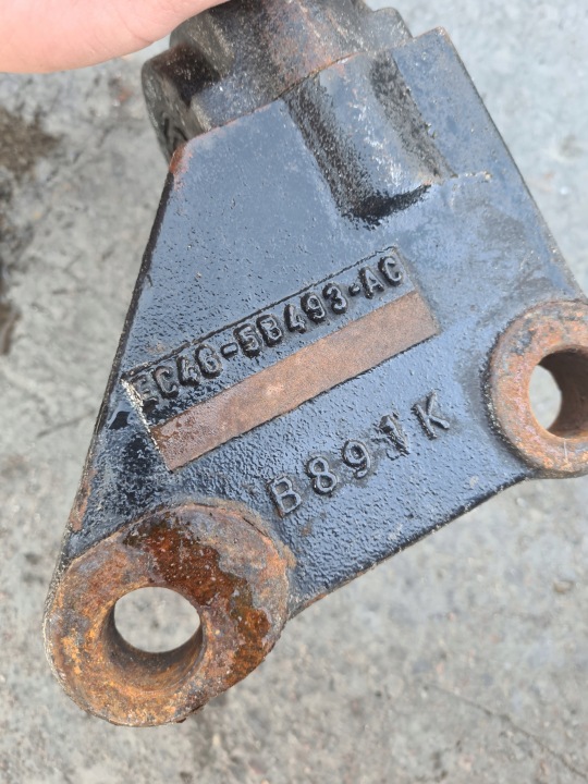 FIXATION BIELLE DE POUSSÉE STABILISATEUR AVANT FORD F-MAX 500 TRUCKS