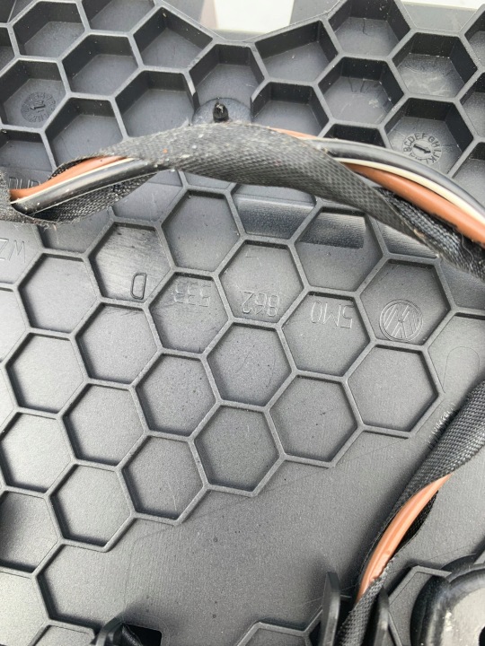 VW TIGUAN 2009-2016 POIGNÉE SUR BOISSONS CONDUIT ACCOUDOIR ORIGINAL EN BON ÉTAT