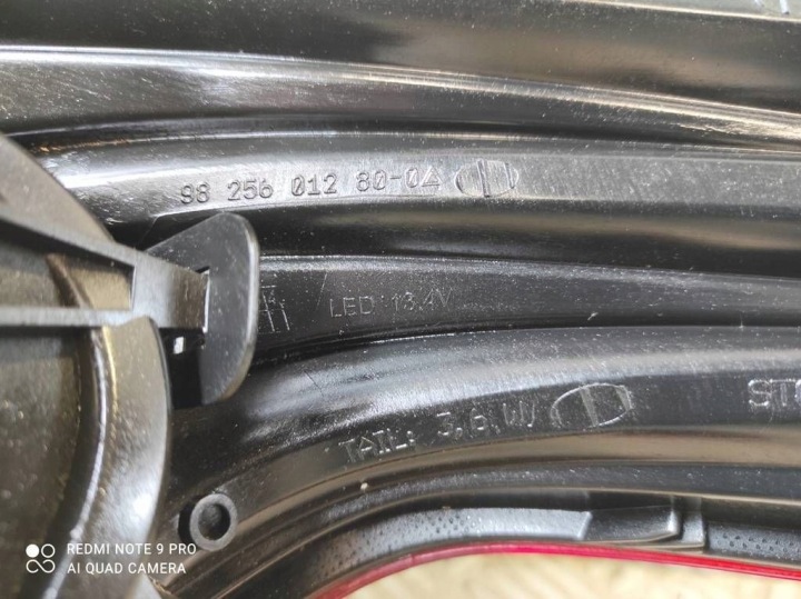 PEUGEOT 208 LIFT 2019 PHARE ARRIÈRE GAUCHE ARRIÈRE LED ORIGINAL 9825601280
