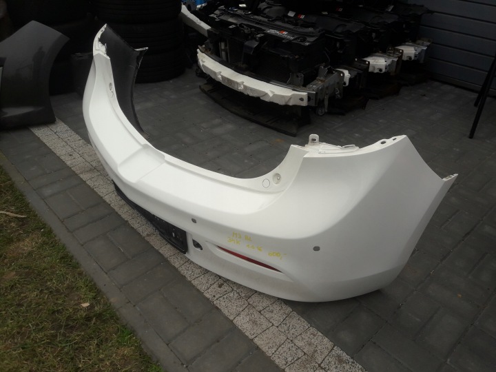 MAZDA 3 BL 2009-2013 PARE-CHOCS ARRIÈRE HAYON ÉTAT COULEUR BLANC PERLA 34K