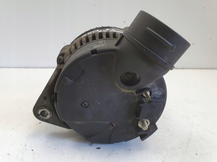 AUDI A4 B5 2.6 V6 ALTERNATEUR BOSCH 0123510061 120A